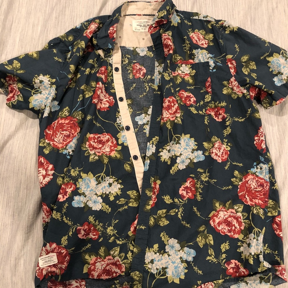 7 diamonds button up